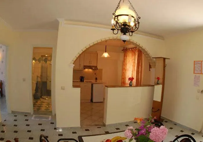 Stevens On The Hill Hotel Agios Gordios (Corfu)